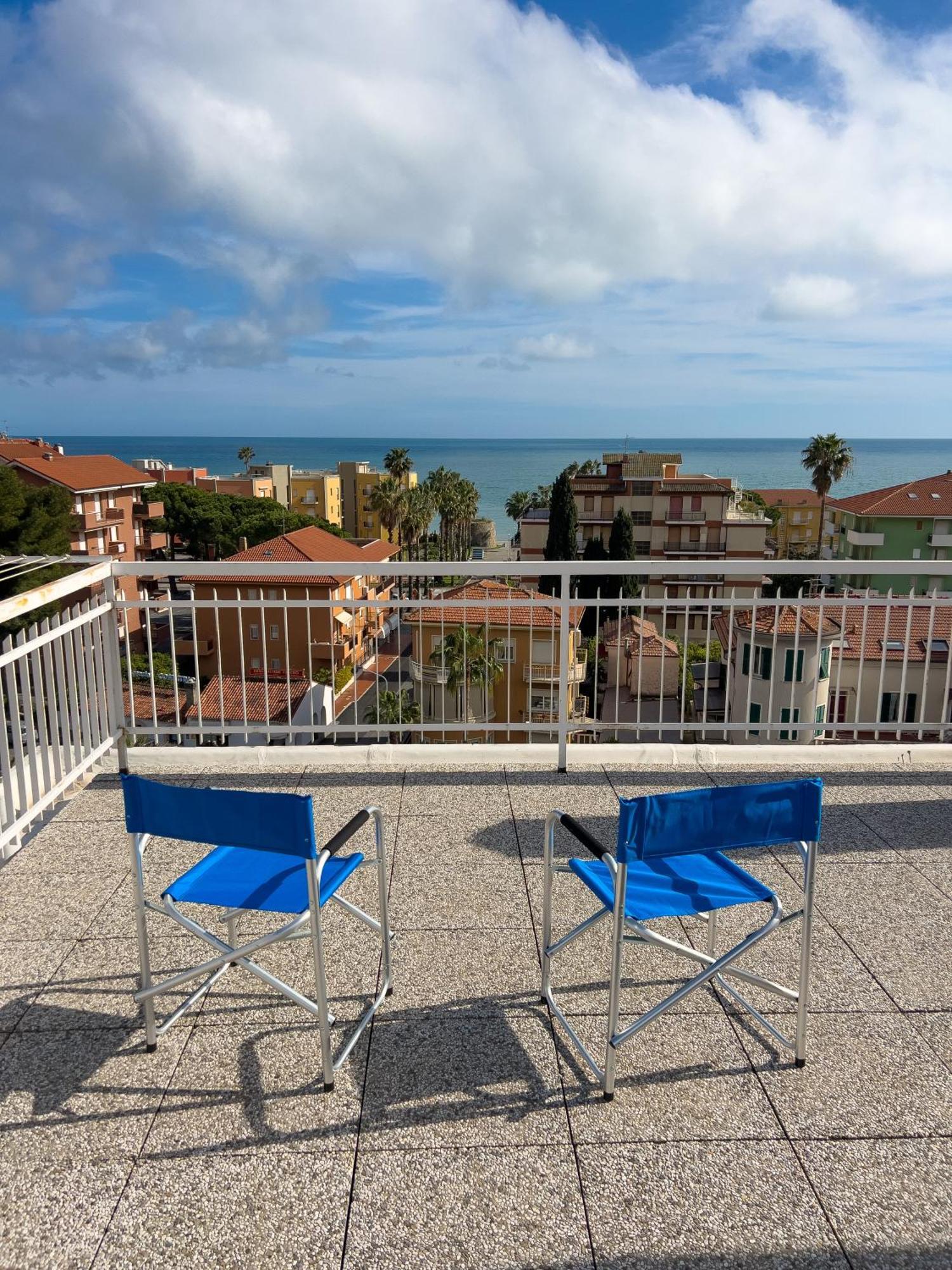 Casa Carlotta Apartment San Bartolomeo Al Mare Luaran gambar
