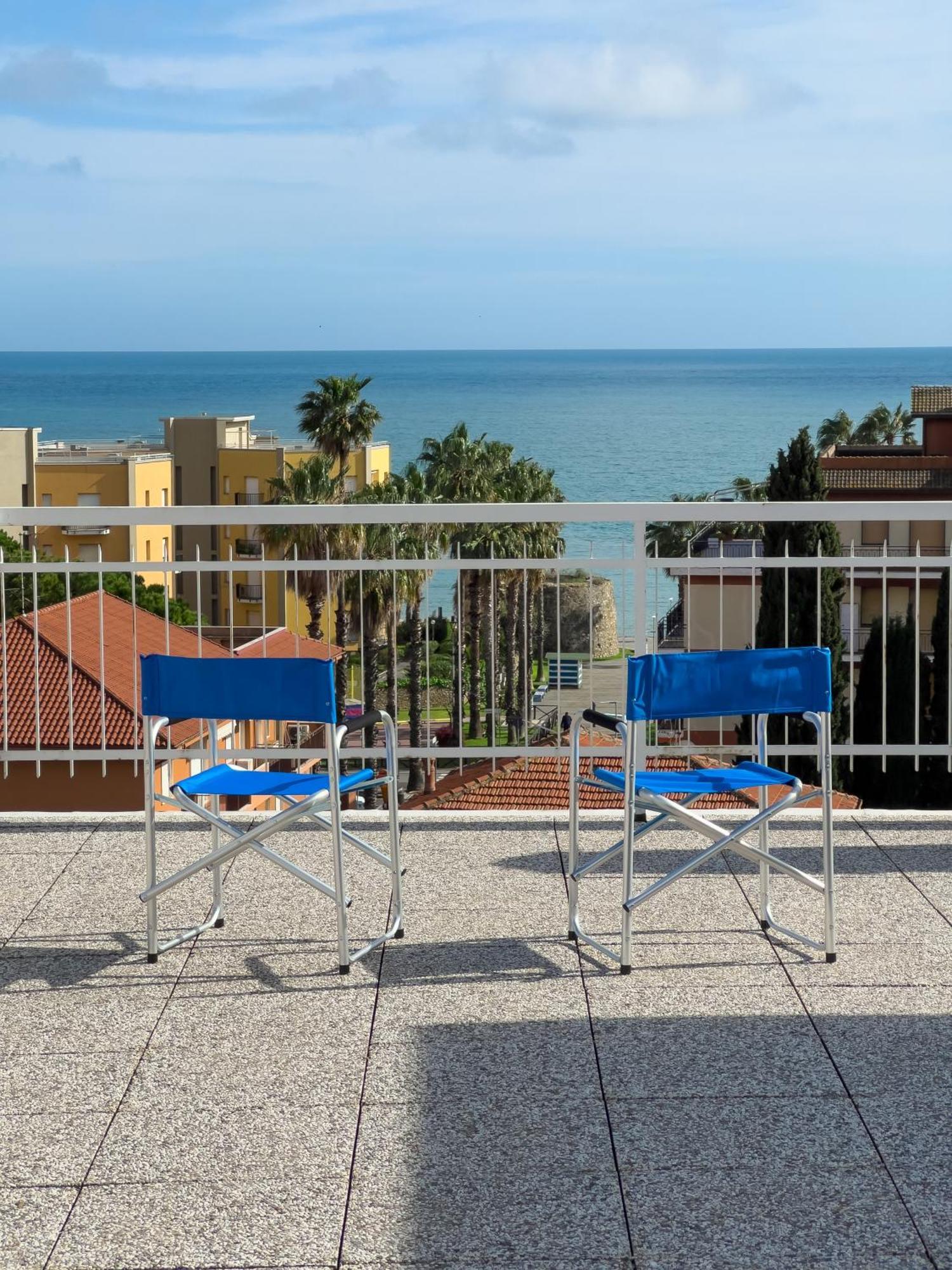 Casa Carlotta Apartment San Bartolomeo Al Mare Luaran gambar